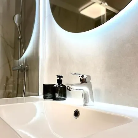 Emotions S Privat Garage Parking Free Διαμέρισμα Košice