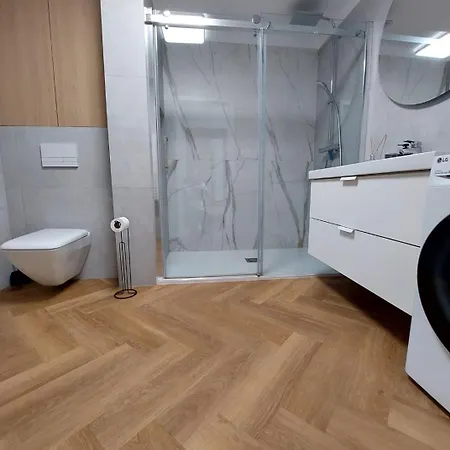 Emotions S Privat Garage Parking Free דירה קושיצה